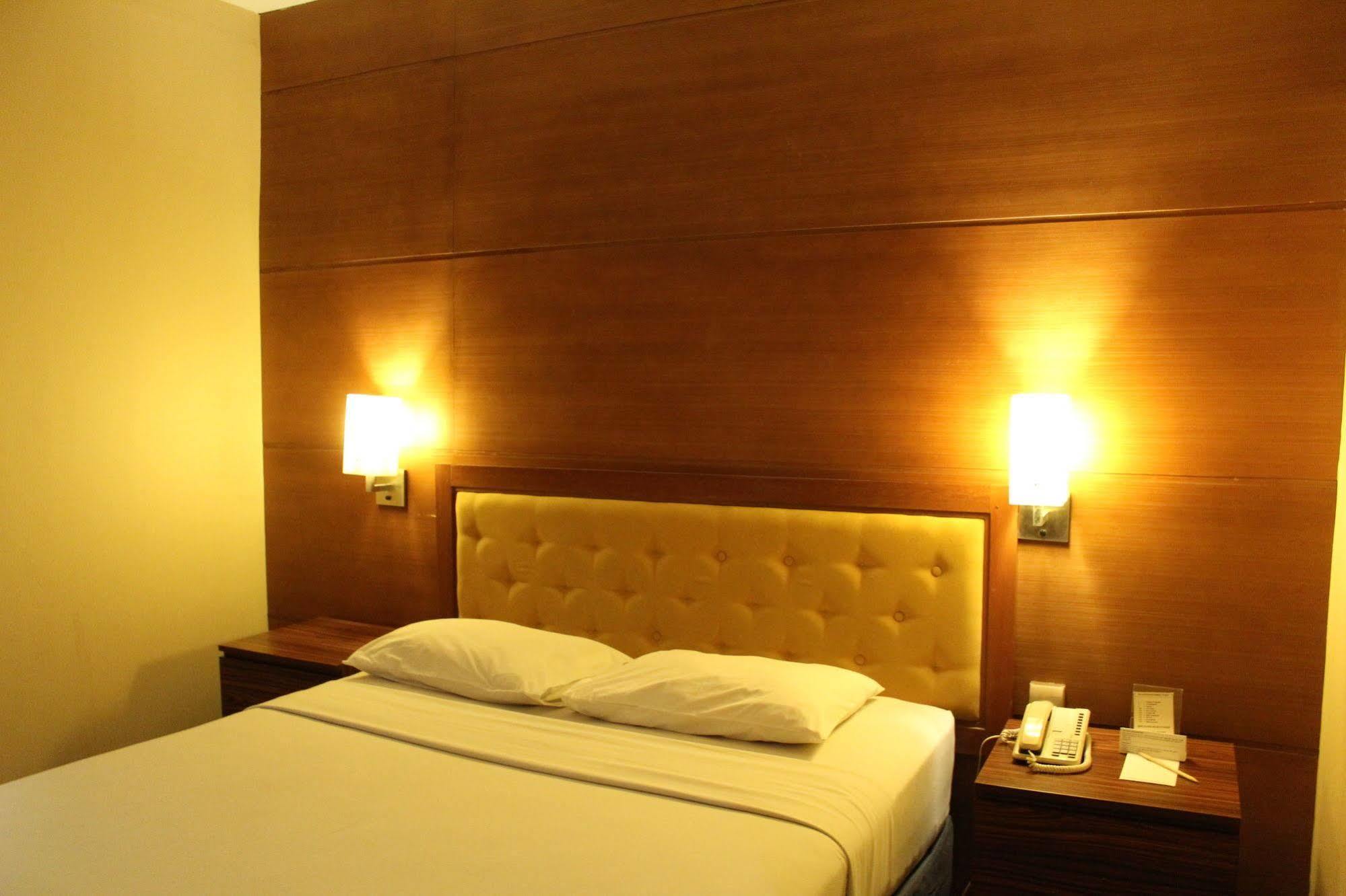 Hotel Mutiara Malioboro Yogyakarta Exterior foto